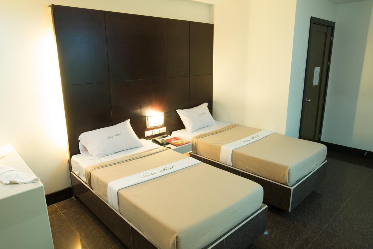 Vista Hotel Cubao Quezon City Exterior photo